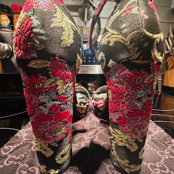 Flower Guess Block Pump Heel Shoes - Size 8.5 - Picture 4 of 15